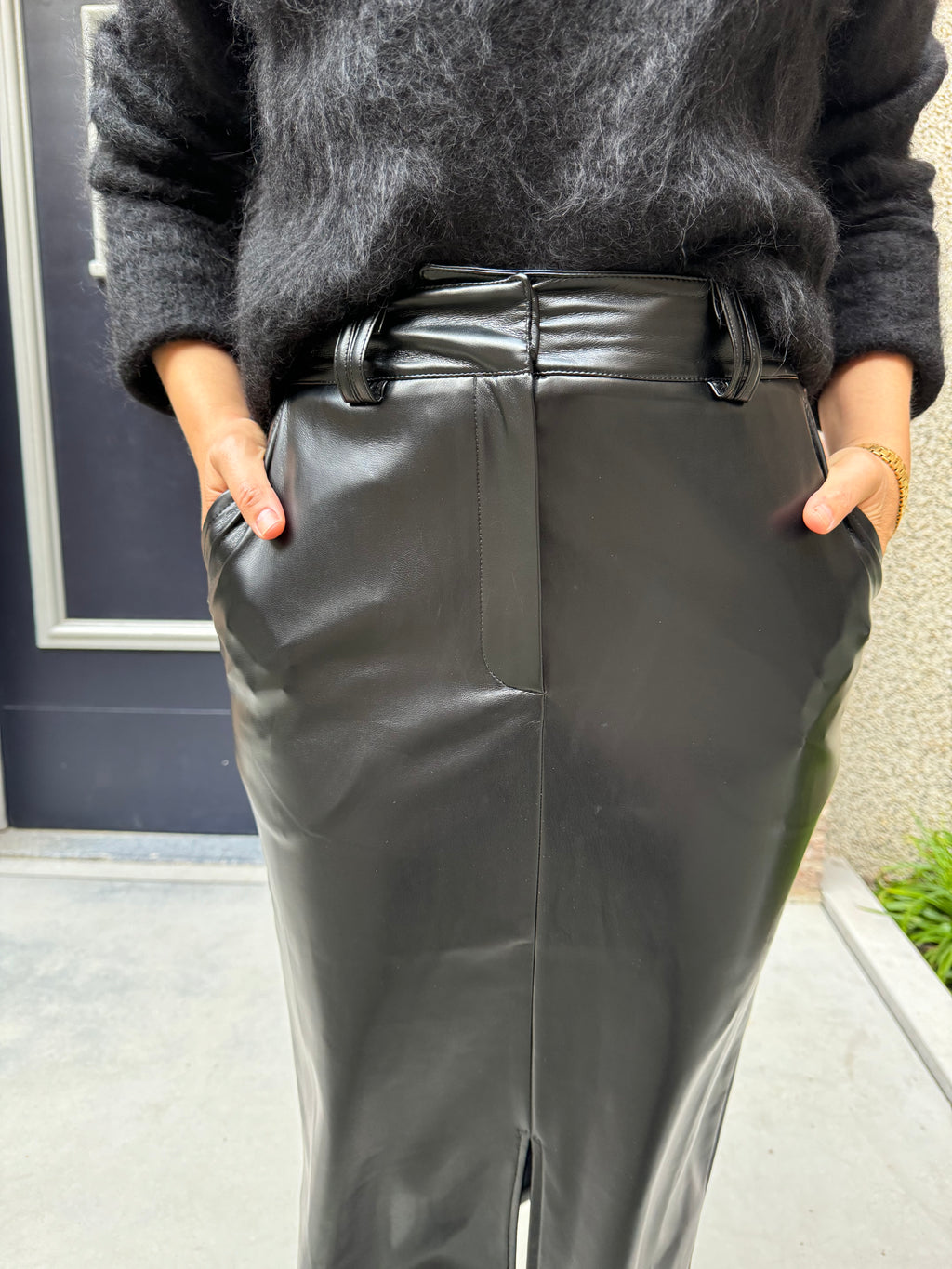 CHPTRS_skirt_ZWART_VEGAN